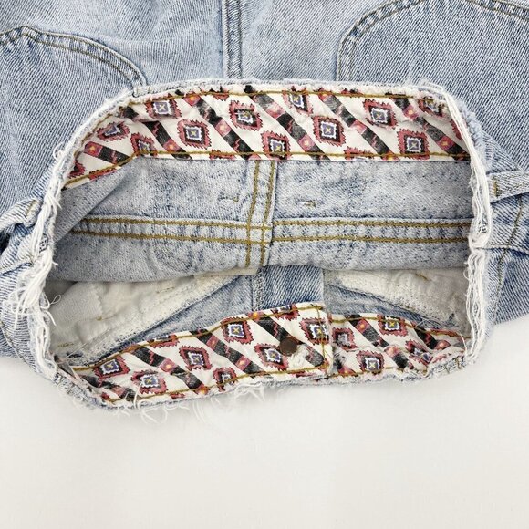 Lee Vintage 80s High Waisted Pleated Front Faded Wash 7" Jean Shorts - Picture 5 of 6